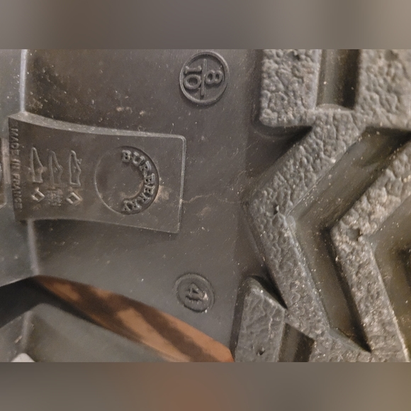 BURBERRY Rubber Plaid Print Rain Boots, size 41 - Picture 8 of 9